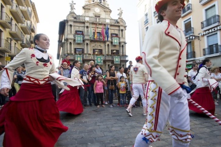 Las danzas no faltarán en las celebraciones del Privilegio de la Unión. (Iñigo URIZ/ARGAZKI PRESS)