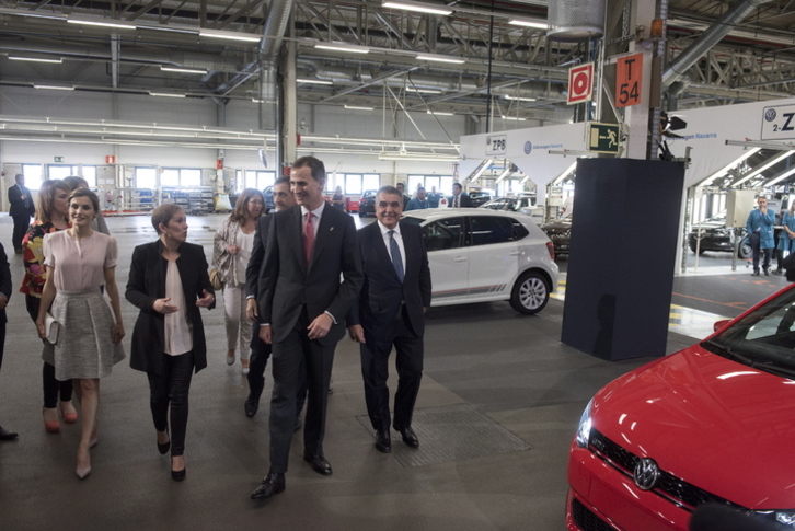 Visita de los reyes españoles a la planta de VW. (Iñigo URIZ / ARGARZKI PRESS)