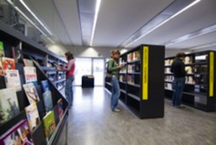 La Biblioteca de Mendillorri celebra sus diez años en funcionamiento.