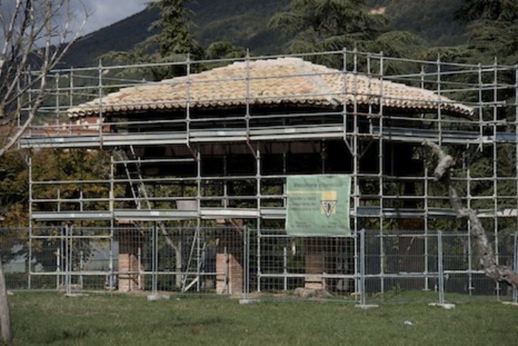 El hórreo de Arantzadi está siendo rehabilitado por el Ayuntamiento de Iruñea. (Iñigo URIZ/ARGAZKI PRESS)