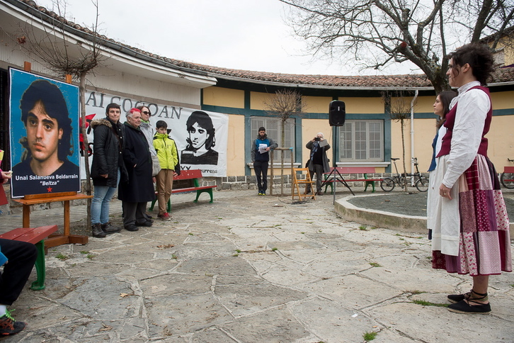 El Ayuntamiento atiende la petición popular y dedica una plaza de la Txantrea a Unai Salanueva. (Iñigo URIZ-ARGAZKI PRESS)