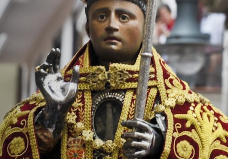 La imagen de San Fermín guarda en el pecho una de las reliquias del santo. (Lander ARROYABE/ARGAZKI PRESS)