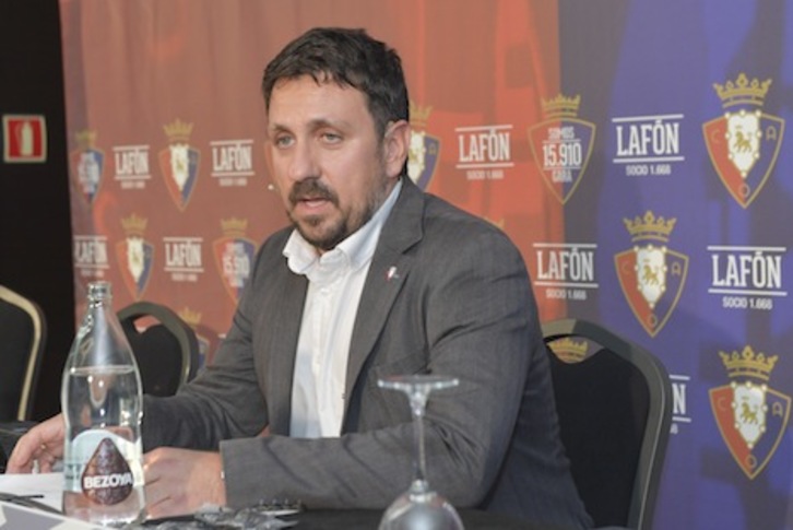 Juan Ramón Lafón, en la presentación de su candidatura a la presidencia de Osasuna. (Idoia ZABALETA/ARGAZKI PRESS)