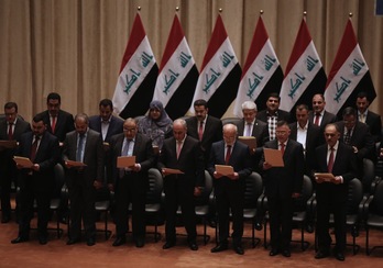 Los miembros del Parlamento iraquí se disponen a votar el nuevo Gobierno. (Ahmad AL-RUBAYE/AFP) 