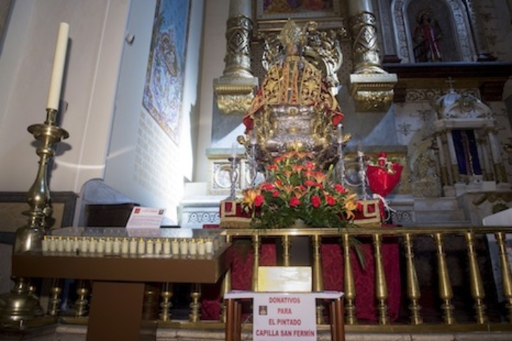 San Fermín ha sido instalado en el altar de la iglesia de San Lorenzo mientras se pinta su capilla. (FOTOGRAFIAS: Iñigo URIZ/ARGAZKI PRESS)