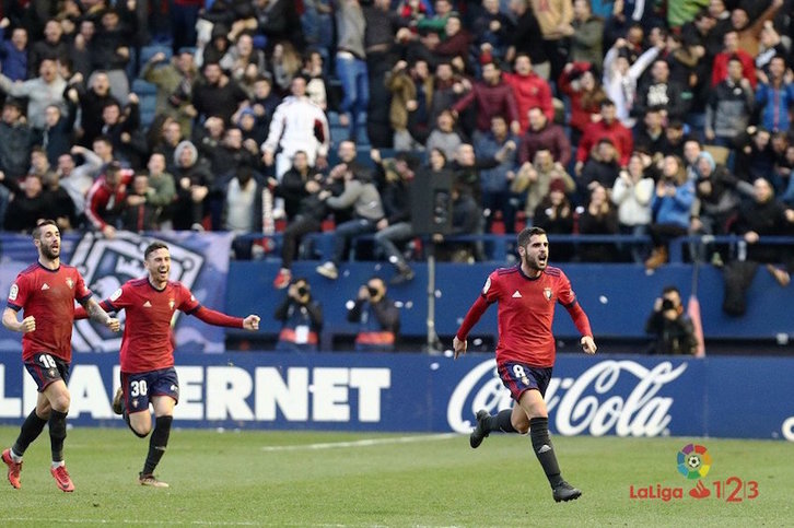 Fran Mérida celebra su gol, el primero de Osasuna. (@CAOsasuna)