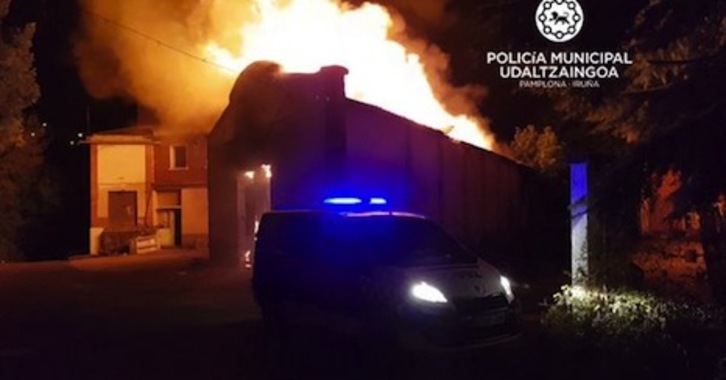 Imagen del incendio de la harinera de Iruñea. (POLICÍA MUNICIPAL DE IRUÑEA)