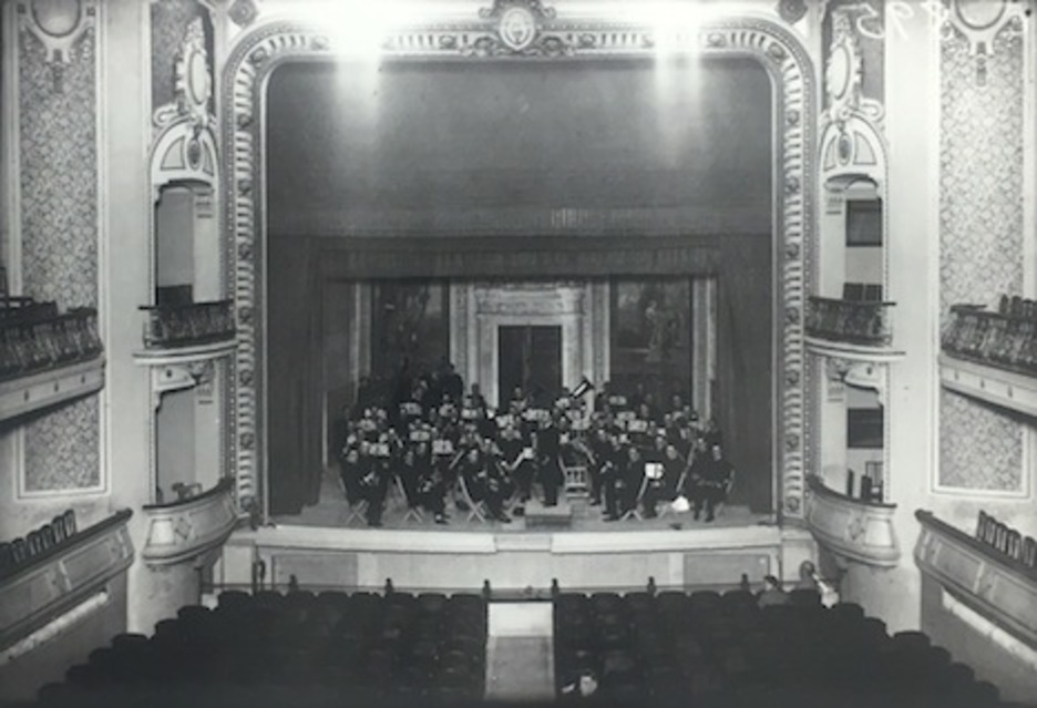 Ensayo en el antiguo Teatro Gayarre, 1930. (José GALLE)