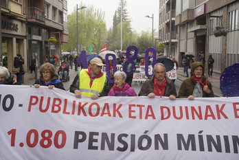Manifestación convocada por el Movimiento de Pensionistas de Euskal Herria en Gasteiz.